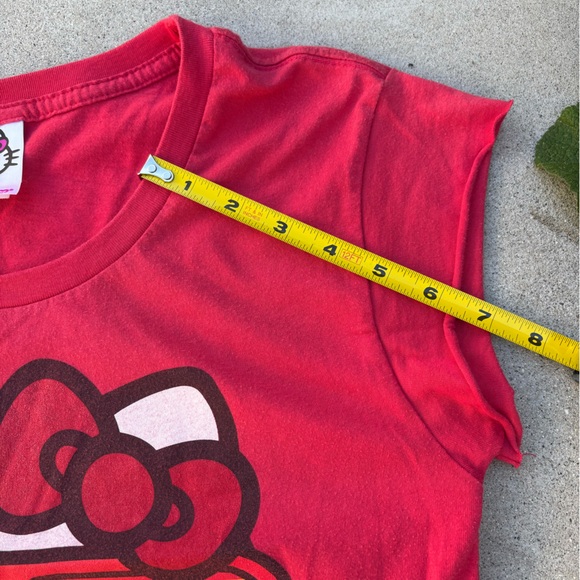Hello Kitty Rainbow Cropped Red T-Shirt Women’s Size Medium - Picture 3 of 5